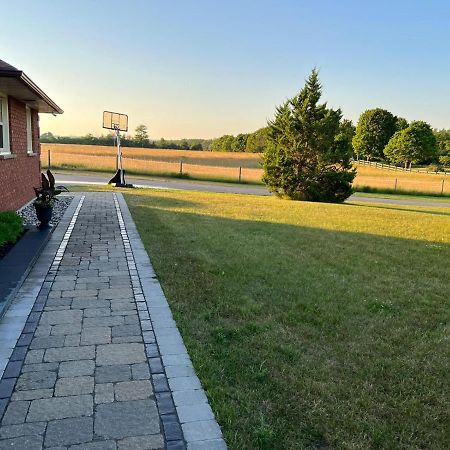 Bowmanville Event Place Ngoại thất bức ảnh