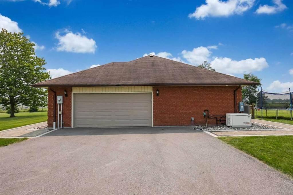 Bowmanville Event Place Ngoại thất bức ảnh